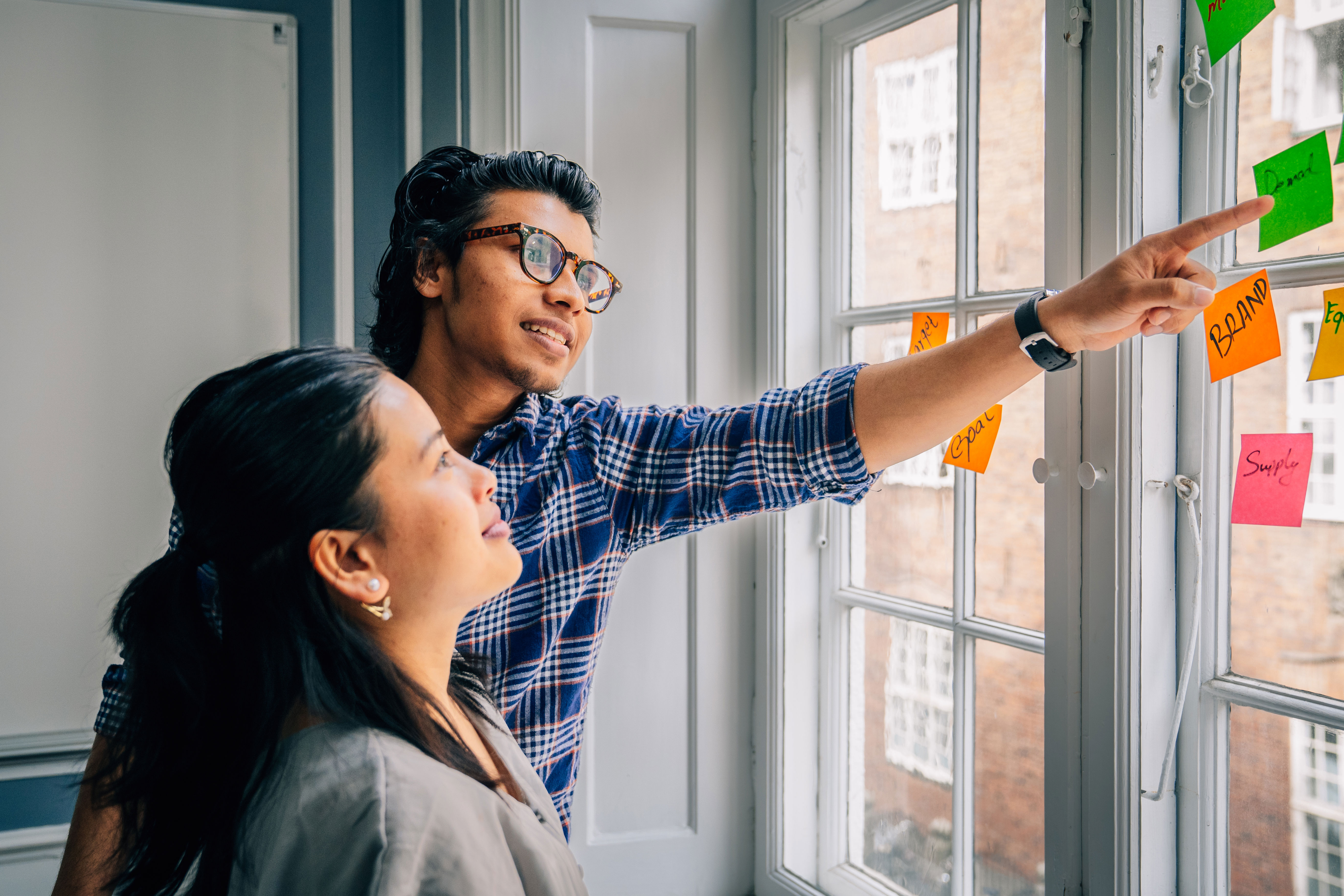 Students from Niels Brock Copenhagen Business College working with post-it notes